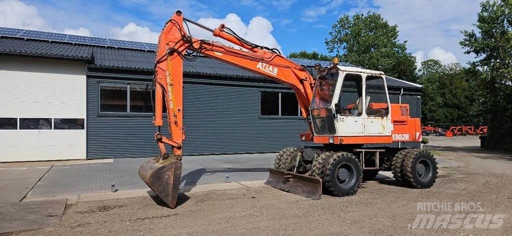Atlas 1302 E Ratasekskavaatorid