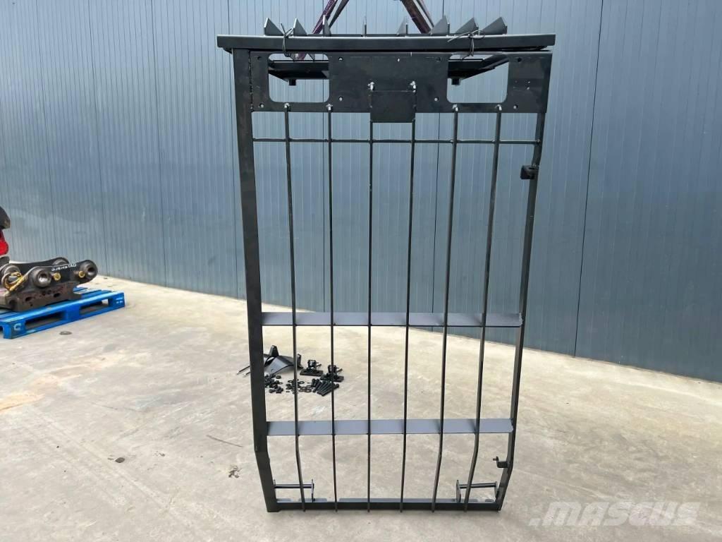CAT 323D Guard Kabiinid