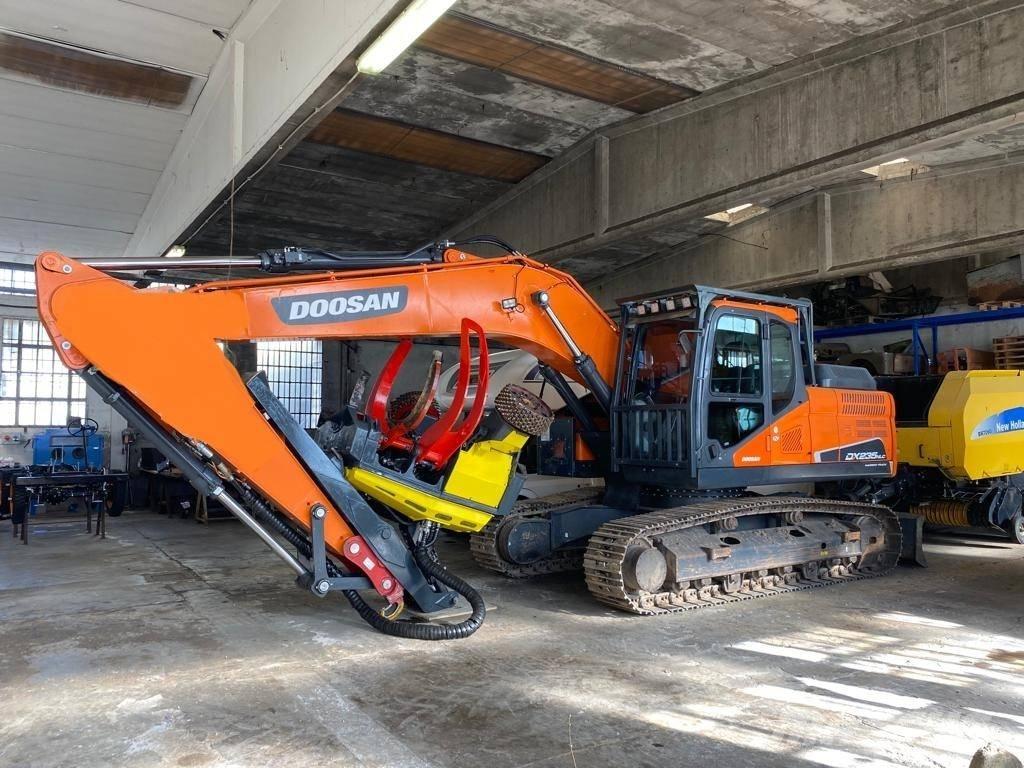 Doosan DX 235 NLC-5 Roomikekskavaatorid