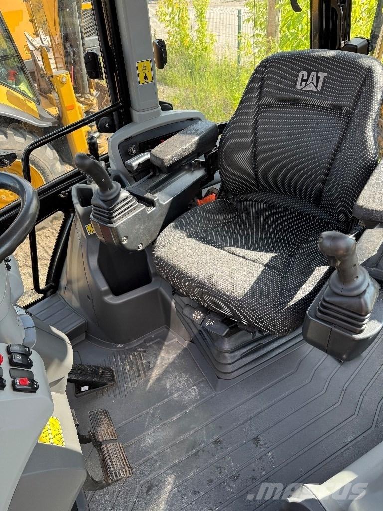 CAT 444 Ekskavaatorlaadurid