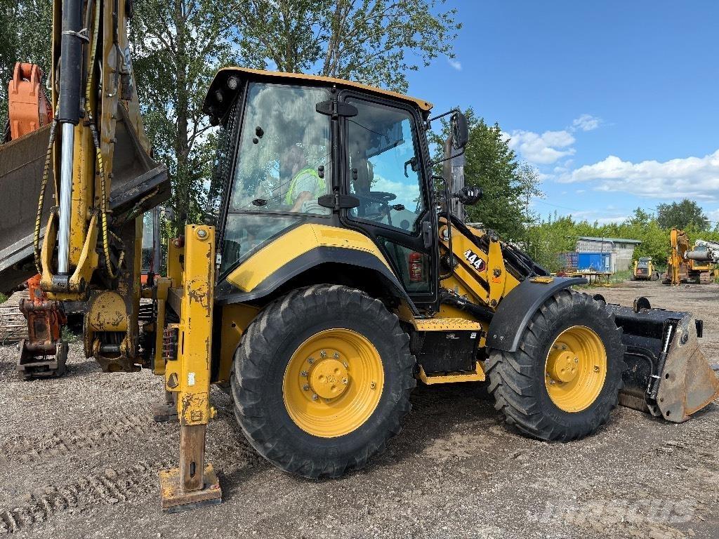 CAT 444 Ekskavaatorlaadurid
