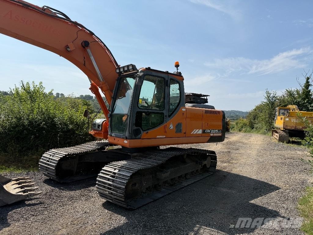 Doosan DX 225 LC Roomikekskavaatorid