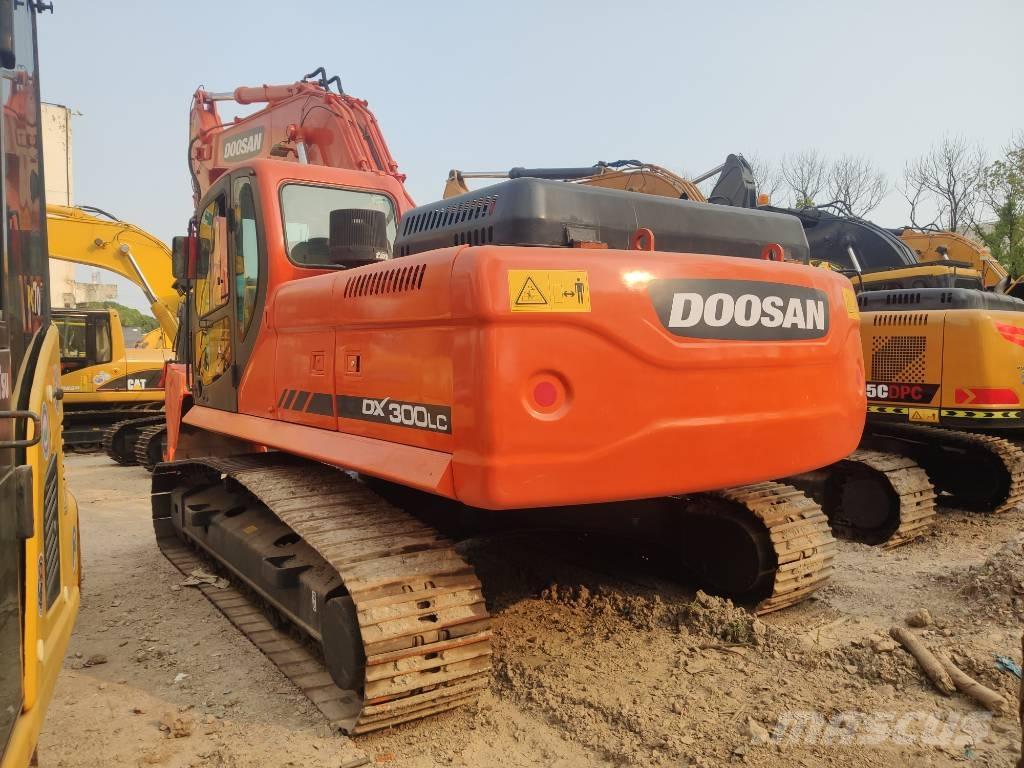 Doosan DX 300 Roomikekskavaatorid