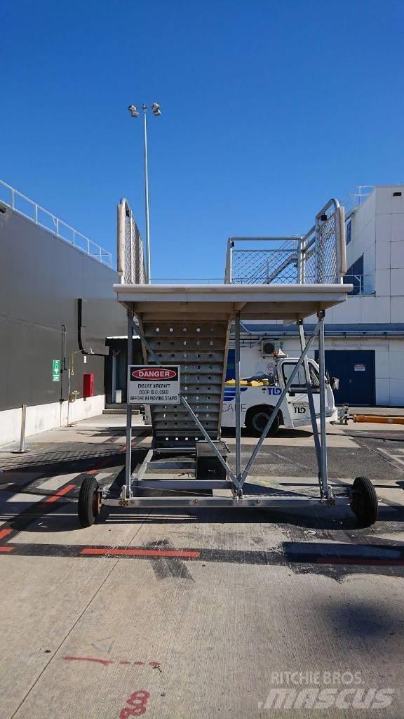  PASSENGER STAIRS Muud