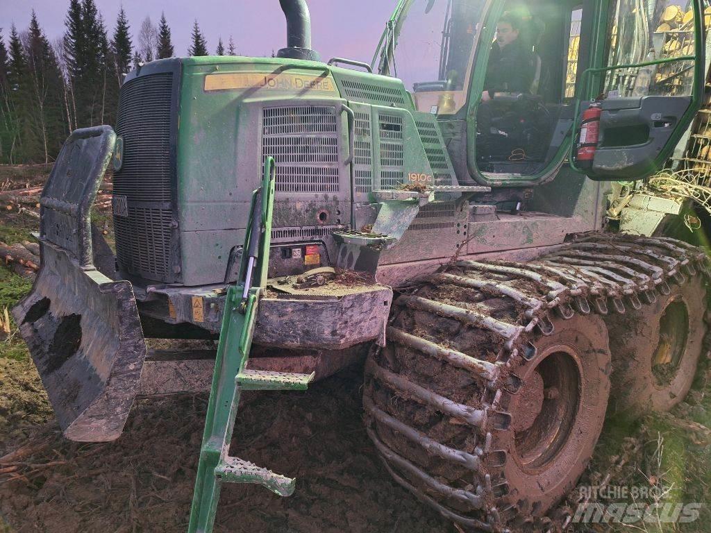 John Deere 1910 Forwarderid