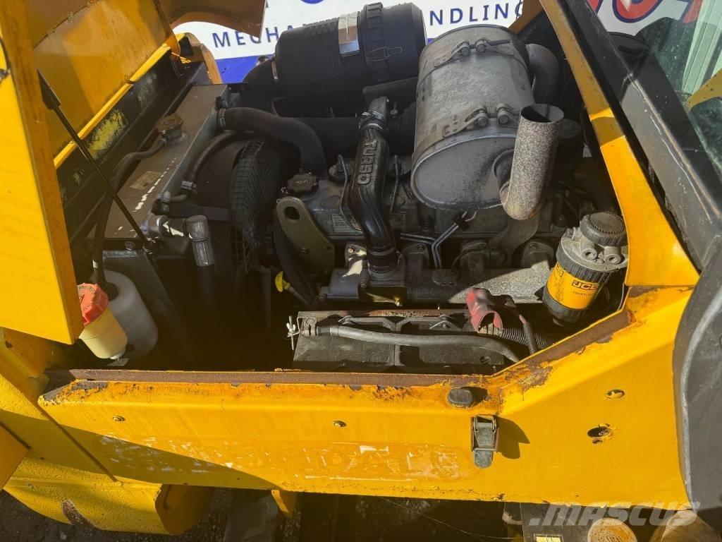 JCB 926 Maastikutõstukid