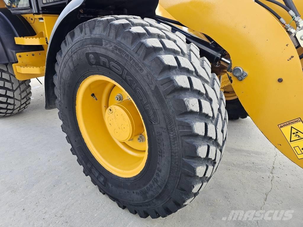 CAT 908M Rataslaadurid