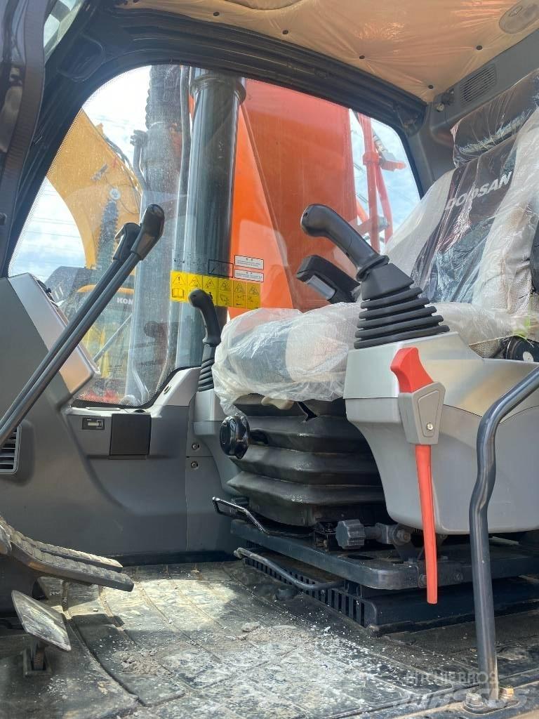 Doosan DX 300 Roomikekskavaatorid