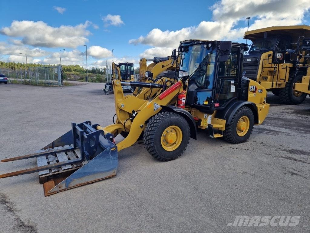CAT 906 Rataslaadurid