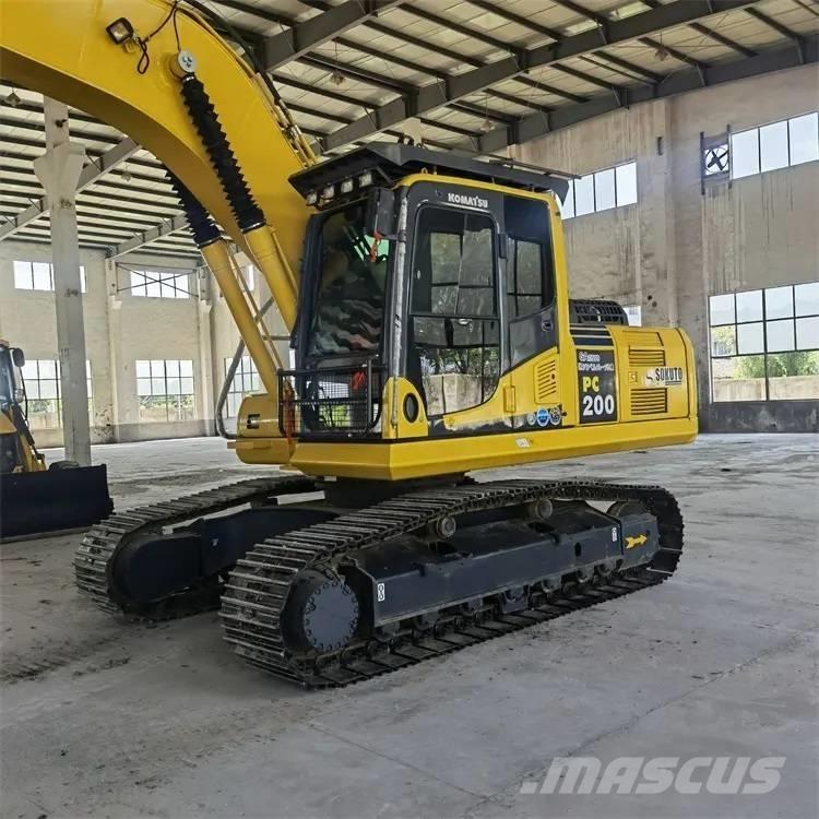 Komatsu PC200-8 Roomikekskavaatorid
