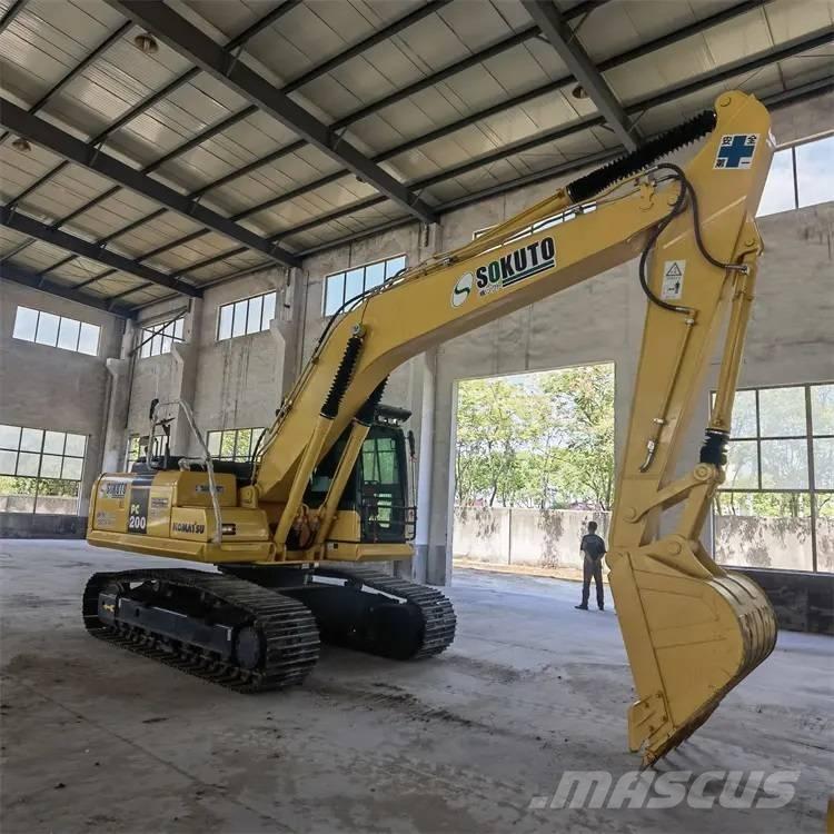 Komatsu PC200-8 Roomikekskavaatorid