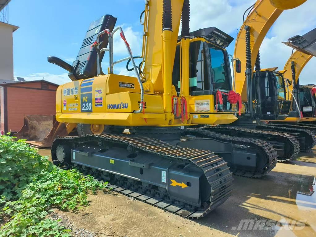 Komatsu PC 220-8 Roomikekskavaatorid