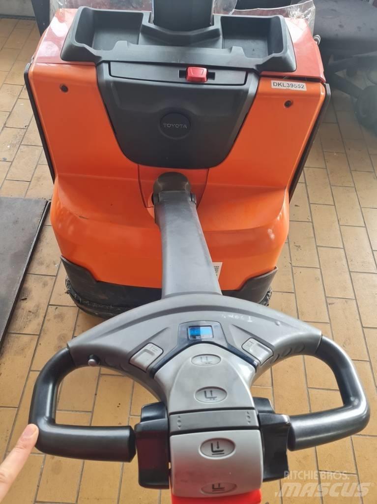 Toyota SWE080L Järelkäidavad virnastajad