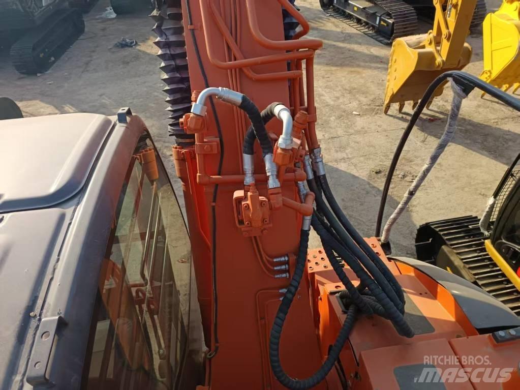 Hitachi ZX135 Roomikekskavaatorid