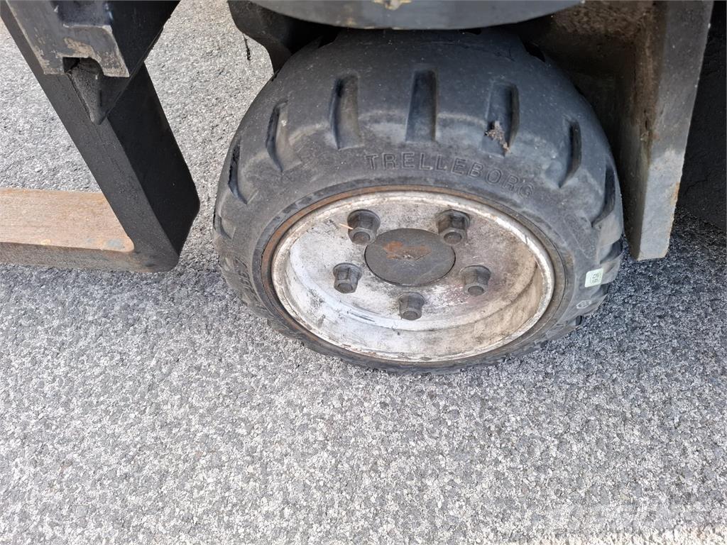 Combilift C3000CB Neljasuuna lükandmastiga tõstukid