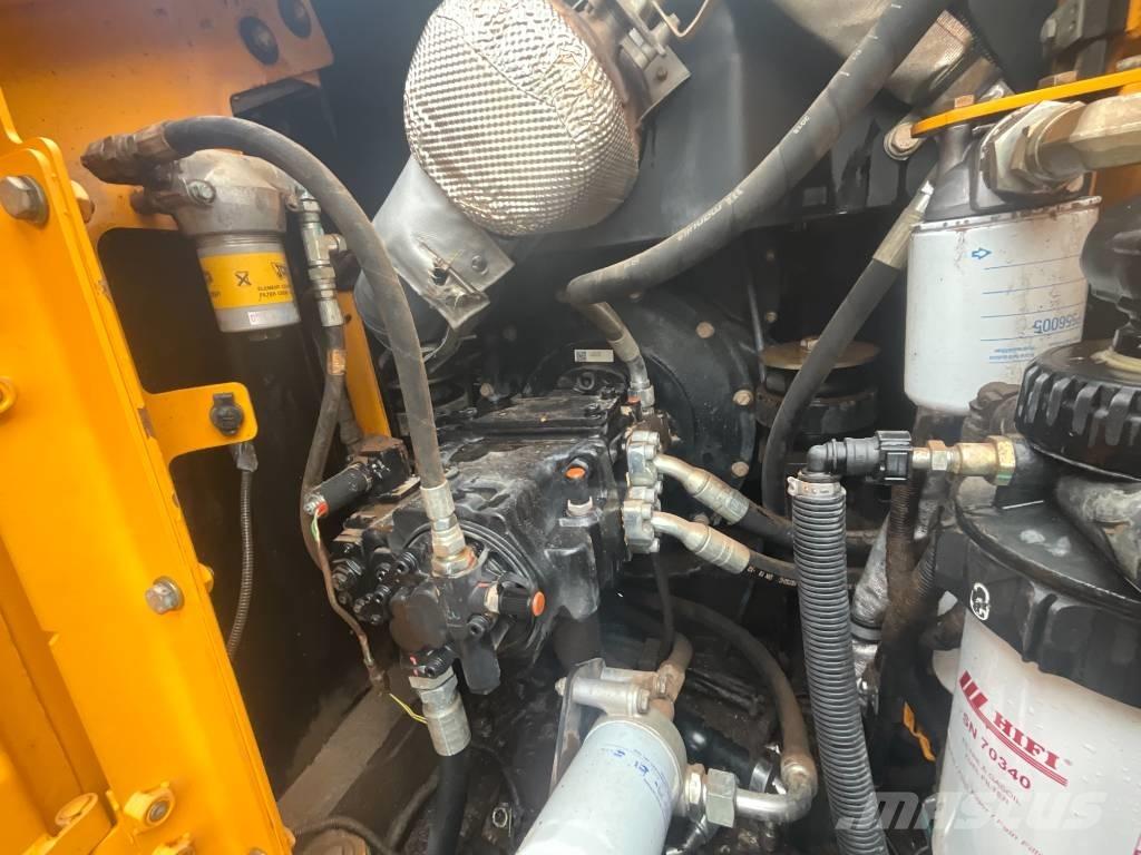 JCB JS 130 LC Roomikekskavaatorid