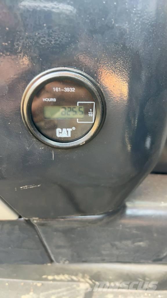 CAT 325 D Roomikekskavaatorid