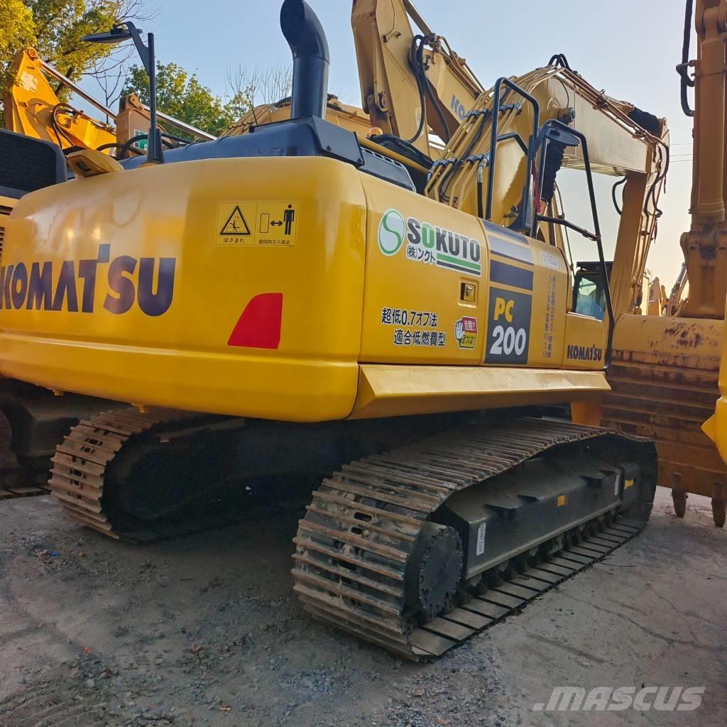 Komatsu PC200-8 Roomikekskavaatorid