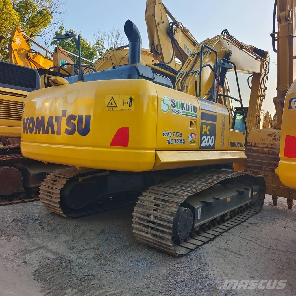 Komatsu PC200-8 Roomikekskavaatorid