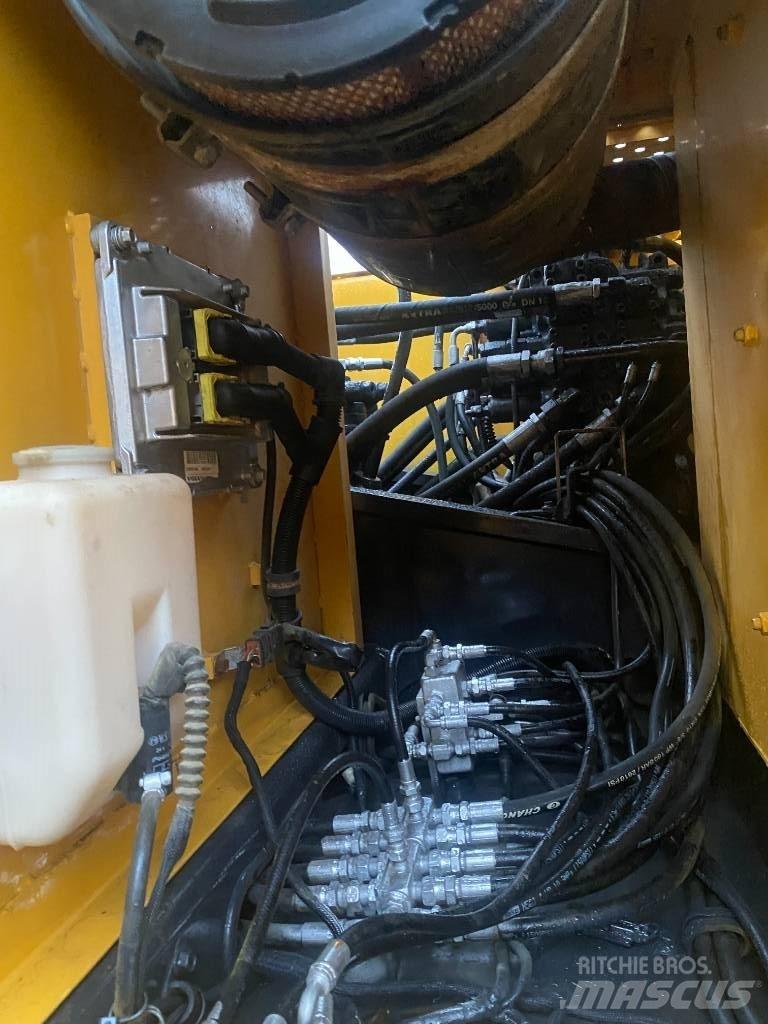 Volvo EC210BLC Roomikekskavaatorid