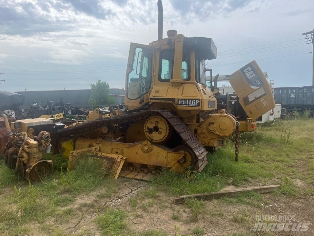 CAT D 5 N LGP Buldooserid