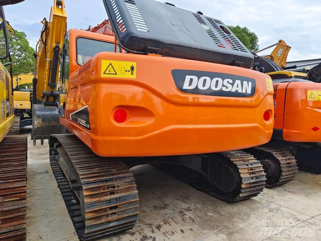 Doosan DX 225 LC-9C Roomikekskavaatorid