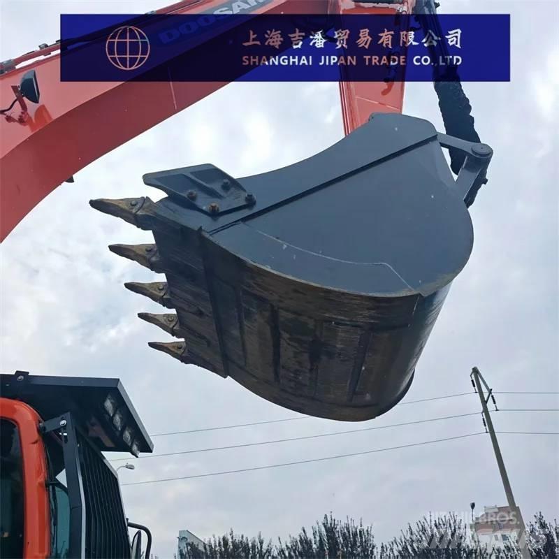 Doosan DX 225 Roomikekskavaatorid