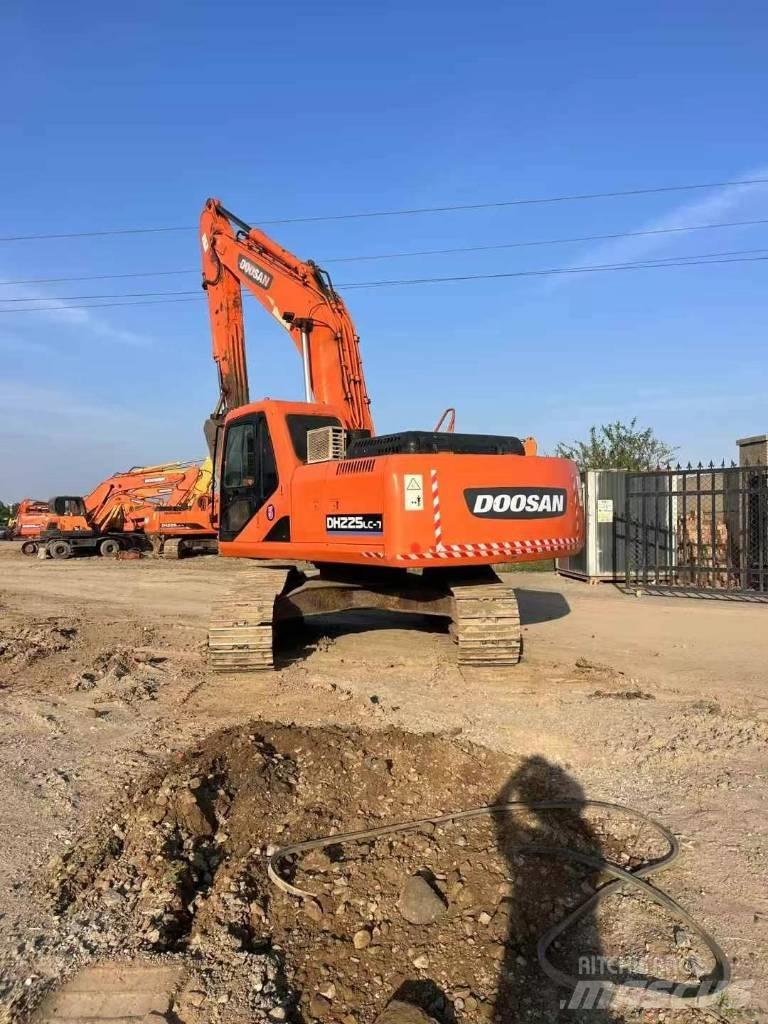 Doosan DH 225 LC-7 Roomikekskavaatorid