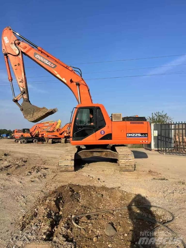 Doosan DH 225 LC-7 Roomikekskavaatorid