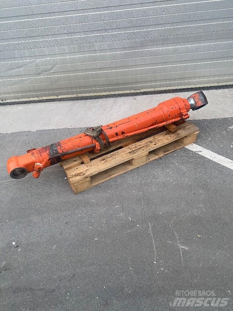 Hitachi ZX 250 LC Roomikekskavaatorid