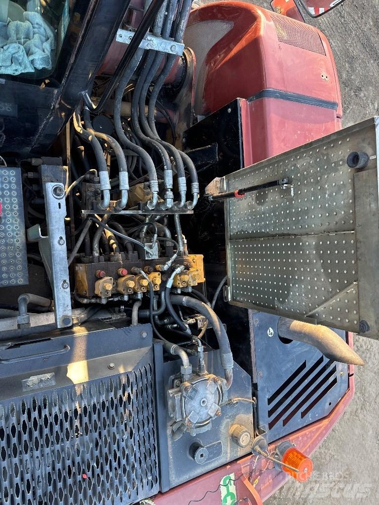 CAT 313 D Ratasekskavaatorid