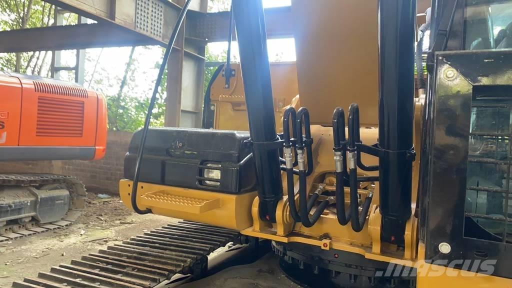 CAT 320D2L Roomikekskavaatorid