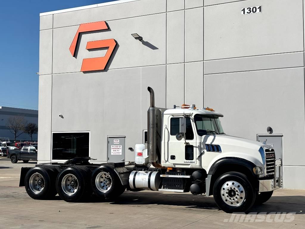 Mack GU713 Sadulveokid
