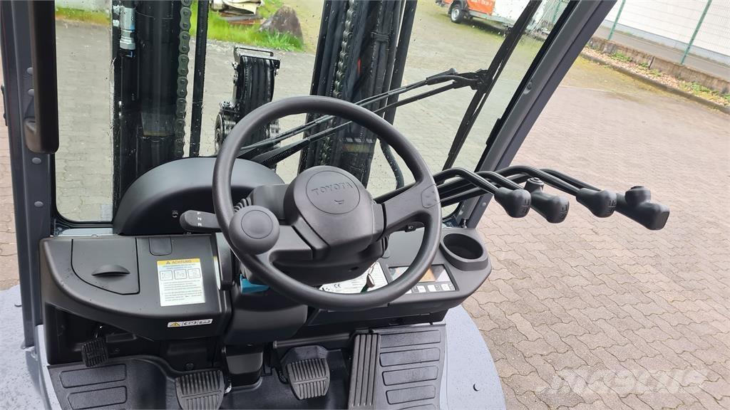 Toyota 02-8FGJF35 Gaasitõstukid