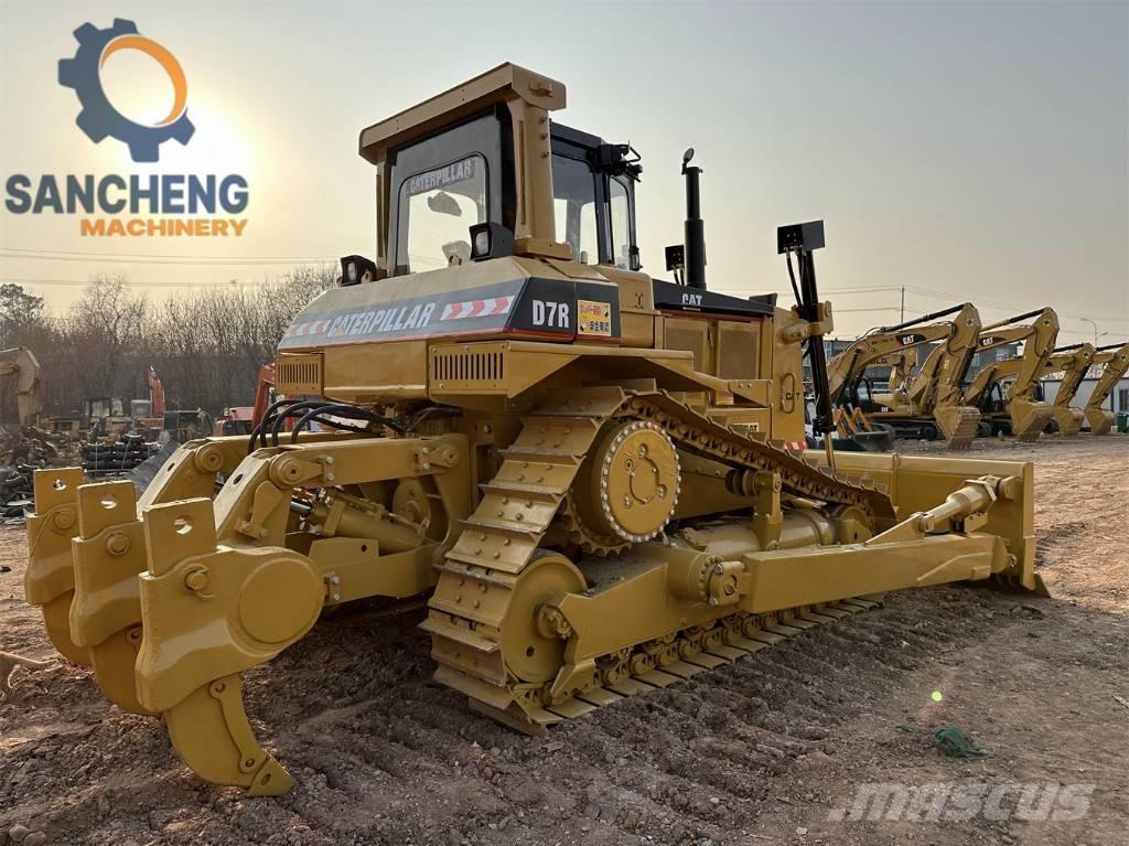 CAT D 7 R Buldooserid