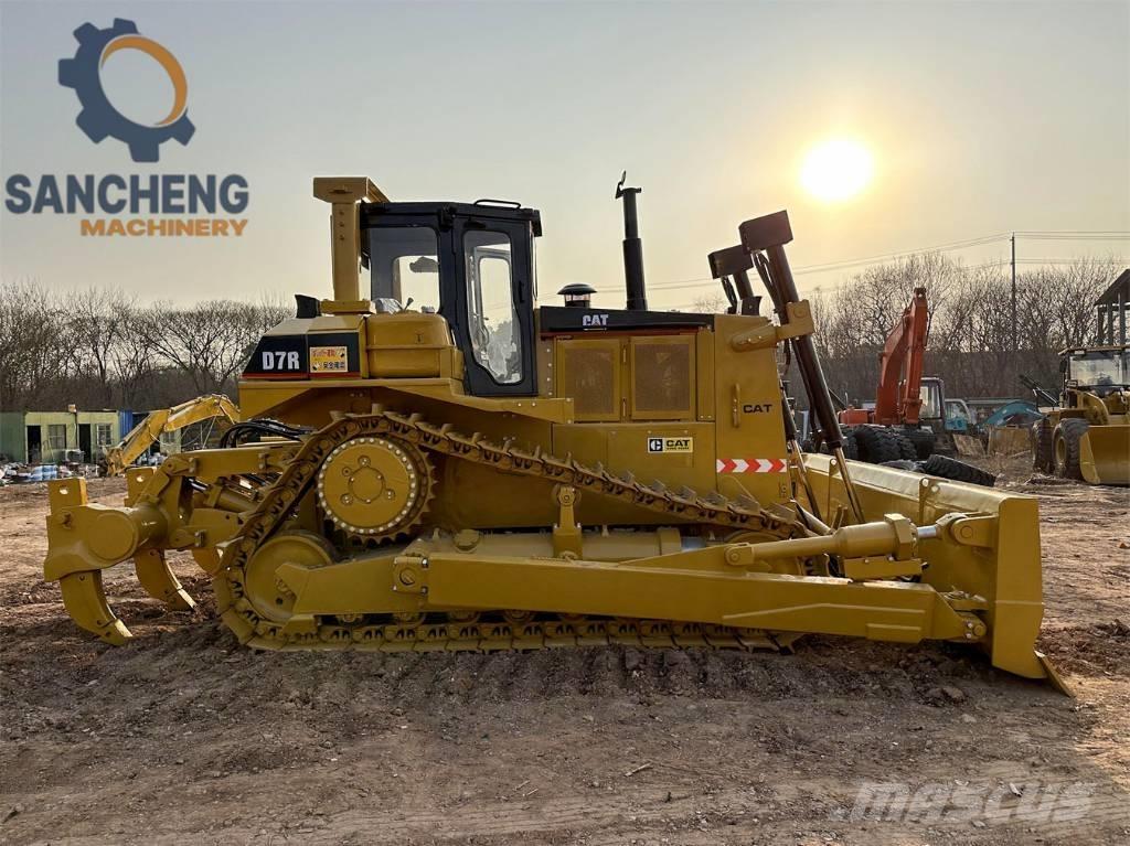 CAT D 7 R Buldooserid