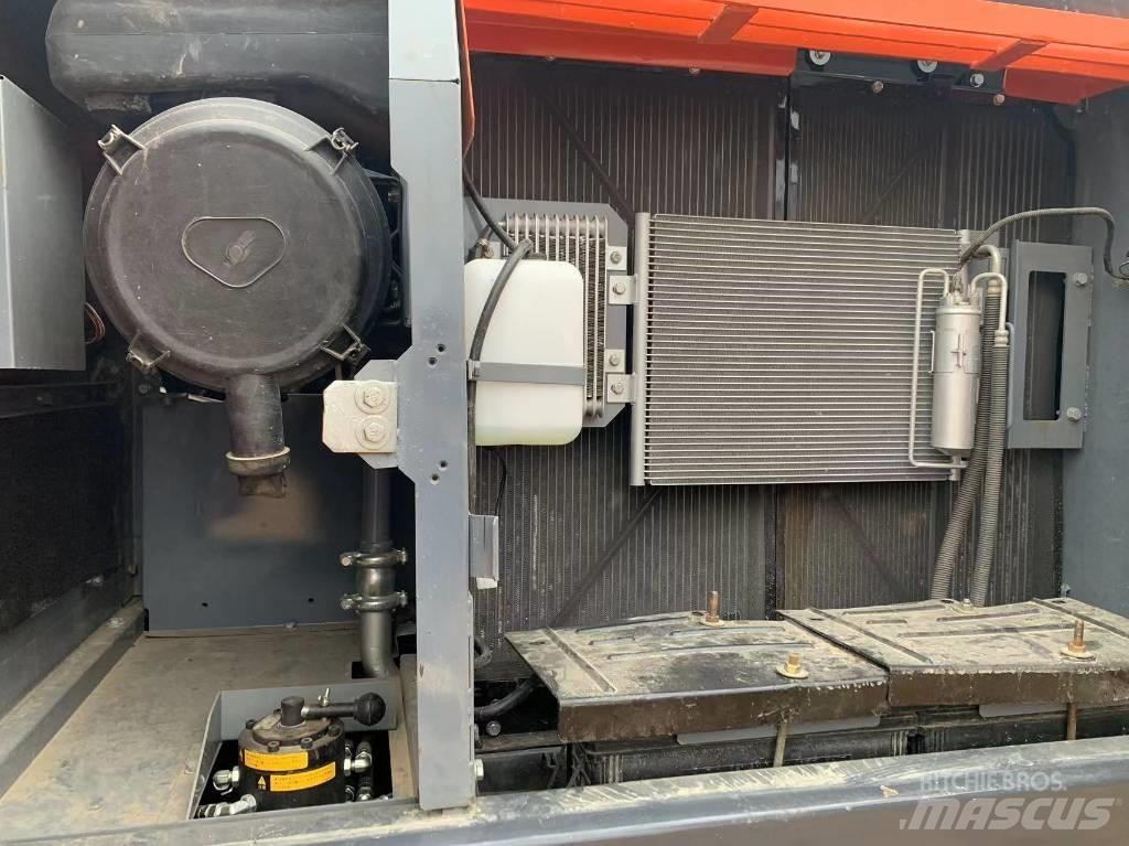 Hitachi ZX 200-3 Roomikekskavaatorid