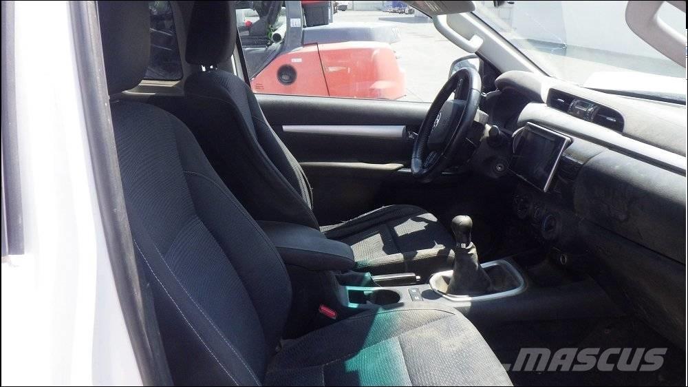 Toyota Hilux 4 Madelkaubikud