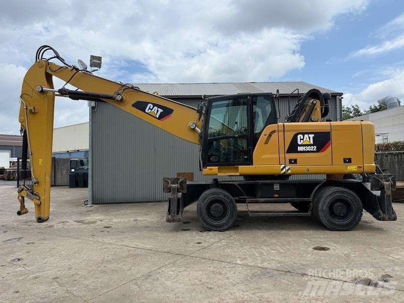 CAT MH 3022 Materjalikäitlusmasinad