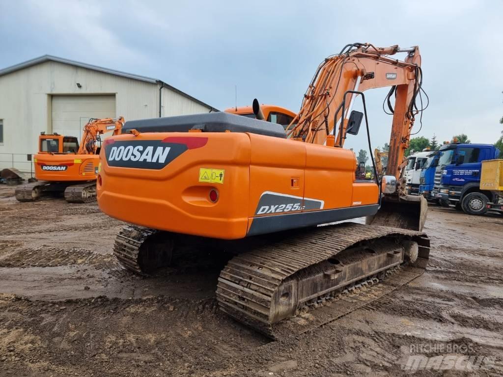 Doosan DX 255 LC Roomikekskavaatorid