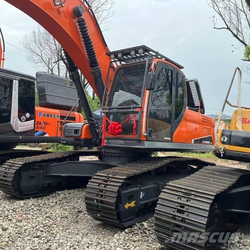 Doosan DX225 Roomikekskavaatorid
