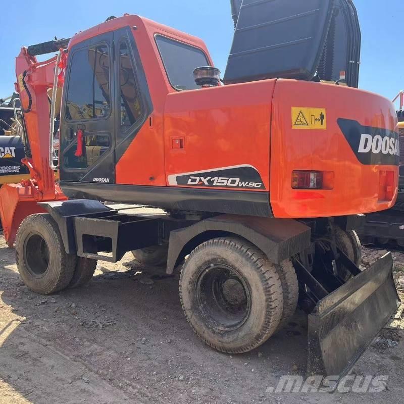 Doosan DX150W Ratasekskavaatorid