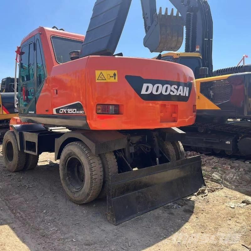 Doosan DX150W Ratasekskavaatorid