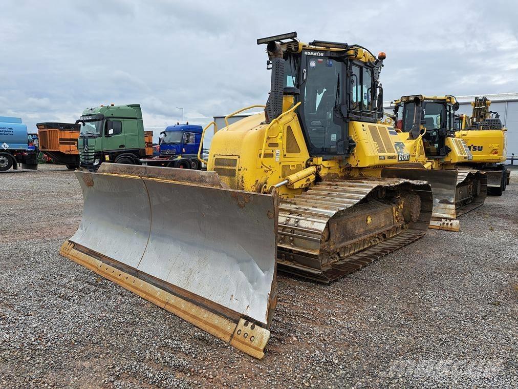 Komatsu D 61 PXi-24 Buldooserid