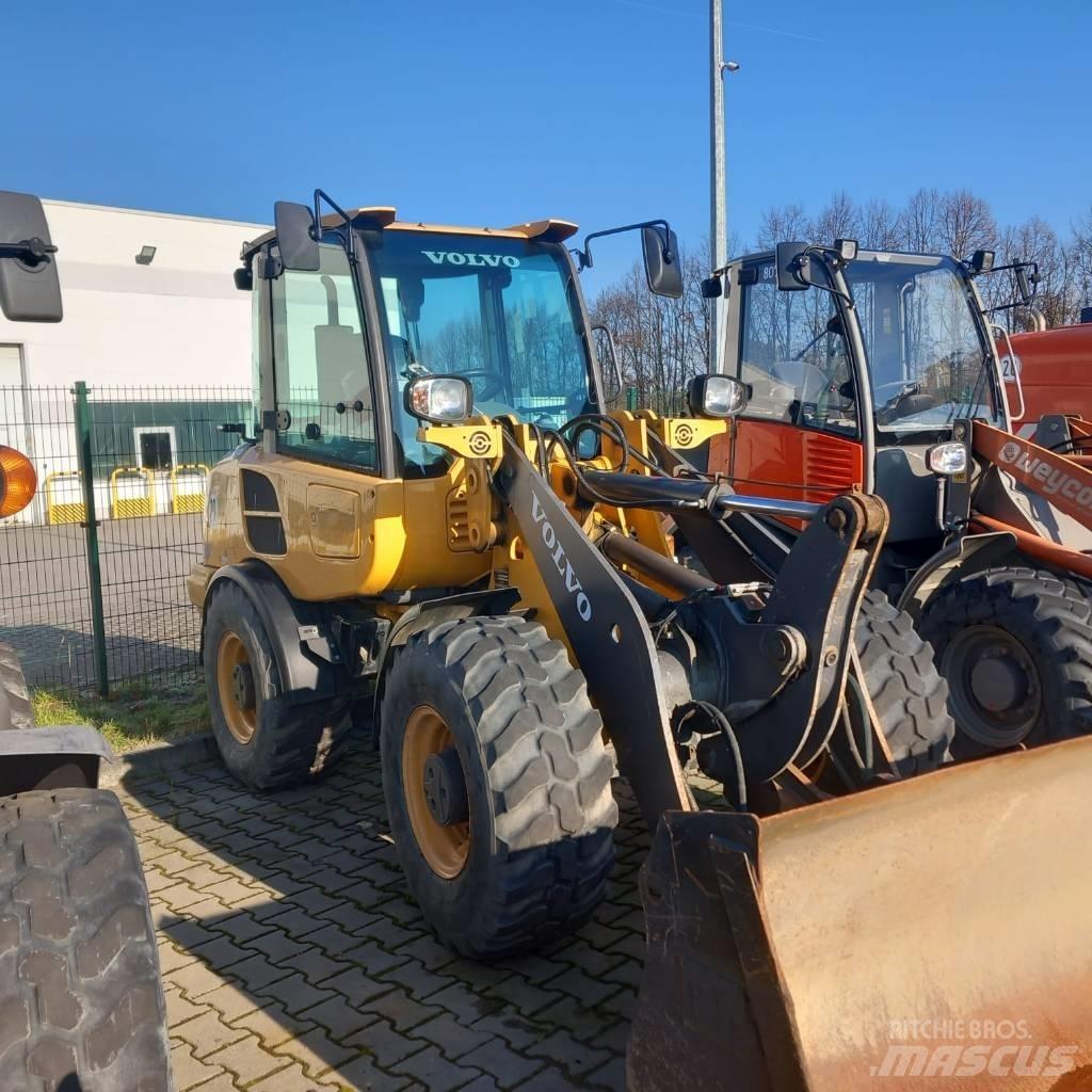 Volvo L 28 F Rataslaadurid