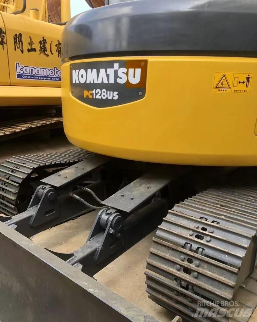 Komatsu 128 US Roomikekskavaatorid