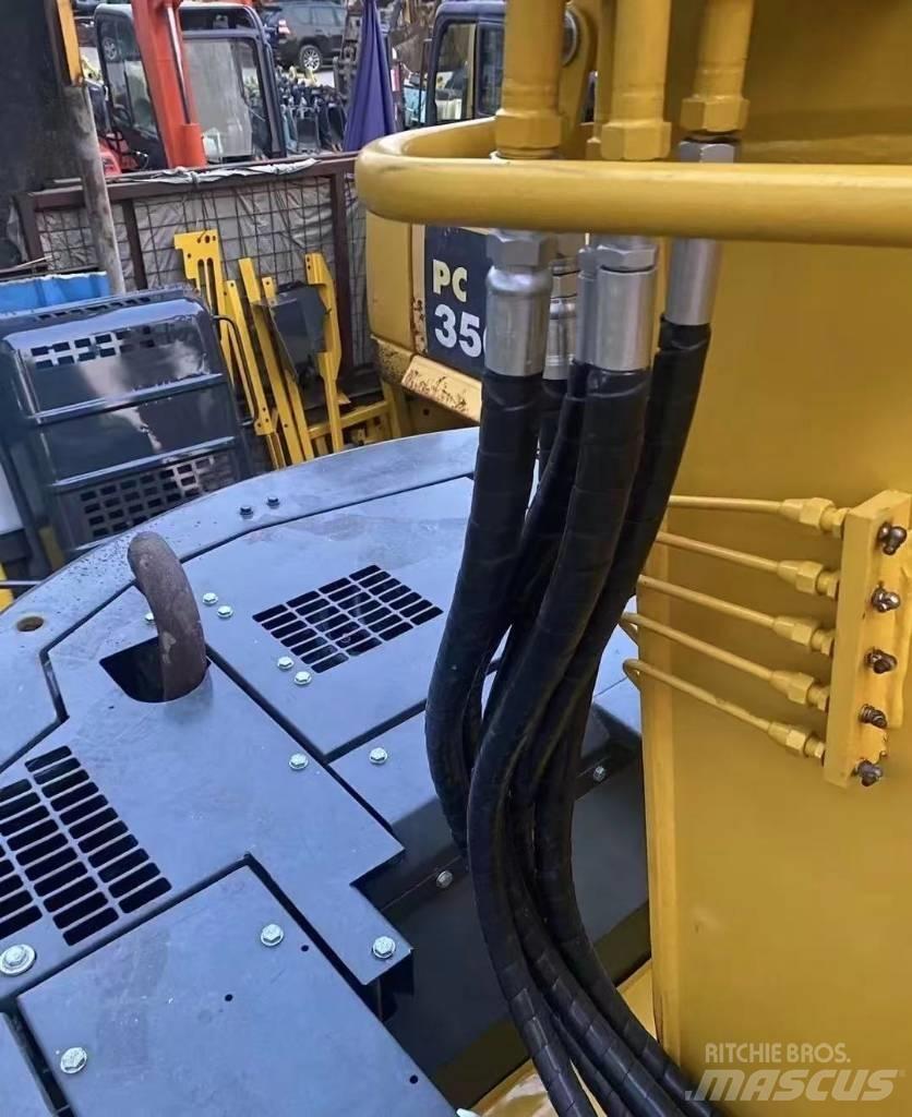 Komatsu 128 US Roomikekskavaatorid
