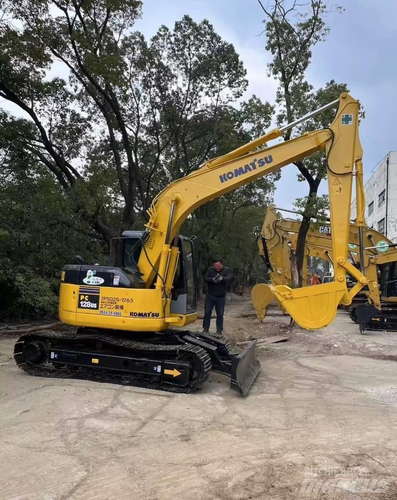 Komatsu 128 US Roomikekskavaatorid