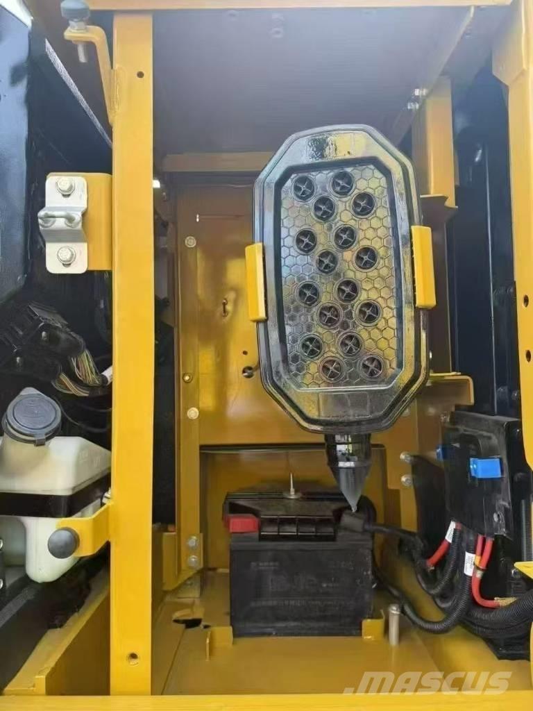 CAT 320 Roomikekskavaatorid