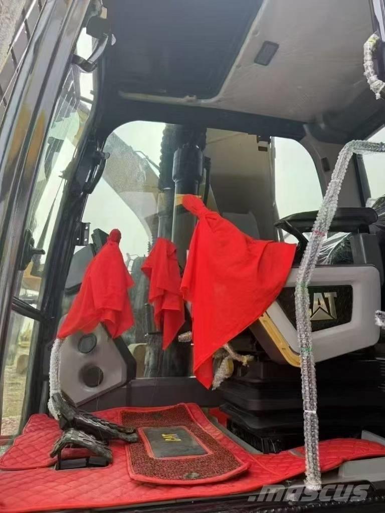 CAT 320 Roomikekskavaatorid